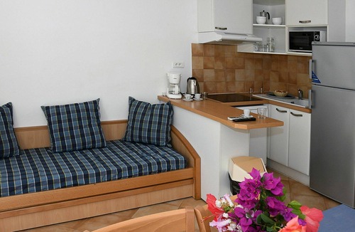 Pineto House | Beautiful apartment in villa for 8 guests with WIFI, pool, TV, terrace and pets allowed