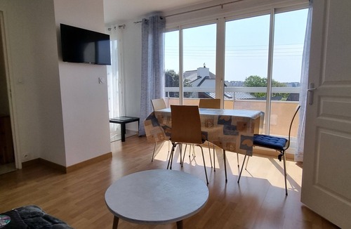 Concarneau Apartment | Beautiful, bright apartment at Les Sables Blancs in Concarneau - 150m from the beach and the GR34
