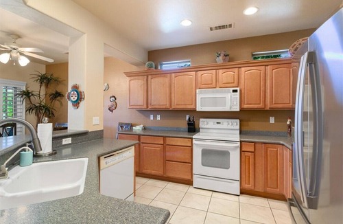 Surprise House | BEAUTIFUL HOME IN THE GRAND IN SURPRISE, BACKYARD OASIS