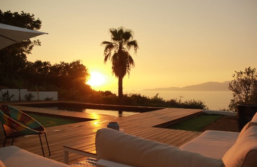 Pietrosella Villa | Beautiful house with blue shutters 5 bedrooms, Heated swimming pool, Terrace