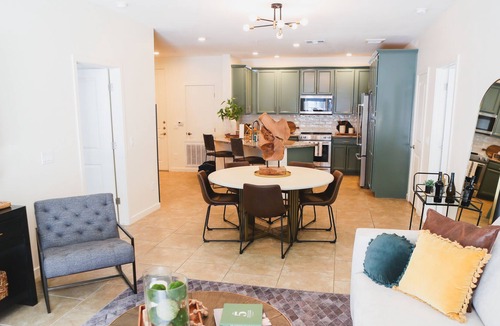 Ocotillo Condo | Beautiful Resort Style Condo- footsteps from fine dining!