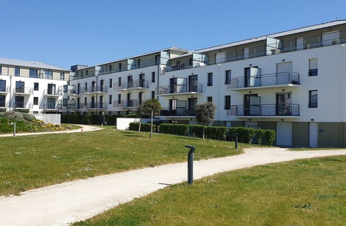 Concarneau Apartment | beautiful sea view apartment in Concarneau aux Sables blancs, shared swimming pool
