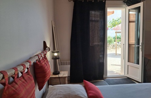 Heirs-Brouage Bed & Breakfast | Bed and Breakfast 'Chambres D'hôtes La Marouette 1' with Shared Terrace and Wi-Fi
