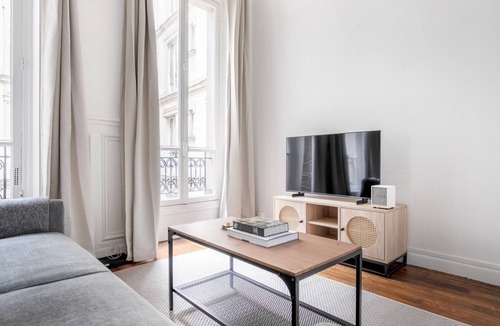 Saint-Merri Apartment | Blueground | Le Marais, elev, nr Rue Rambuteau