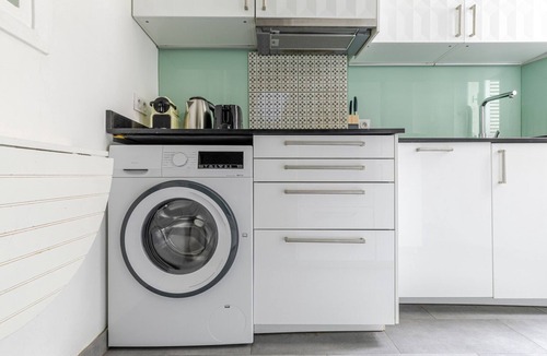 Saint-Merri Apartment | Blueground | Le Marais, elev & w/d, nr Pompidou