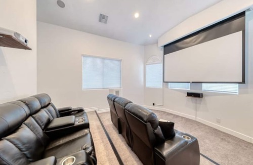 Boulder City House | Boulder City "The Town that built Hoover Dam" 23 mins. from the Las Vegas Strip