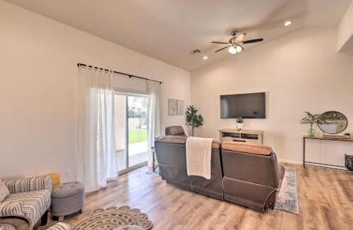 Fort Mohave House | Bright Home w/Yard, 4 Mi to Colorado River!