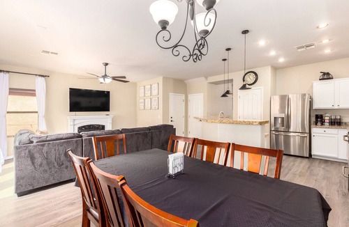 Ocotillo Landing House | Bright & Spacious 4 Bed House with Community Pool