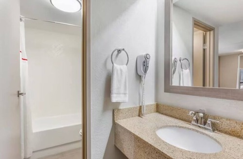 Tucson Hotel | Budget-Conscious Stay Near Kino Sports Complex – Under 2 Miles Away