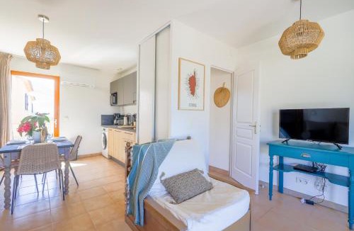 Lozari Apartment | Capra Scorsa - Appt vue mer et piscine partagée