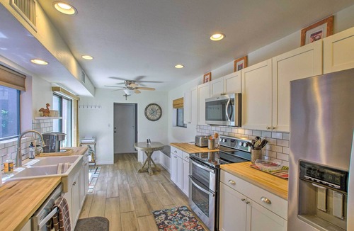 Carefree House | Carefree Townhome w/Community Pool & Hot Tub!