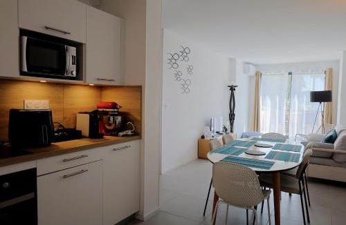 Pianotolli-Caldarello Apartment | Casa di Daisy - T2 les pieds dans l'eau et piscine