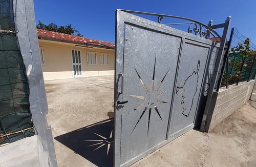 La Marana House | Casa Vacanze Indipendente, Parcheggio Interno e Giardino Privato Recintato