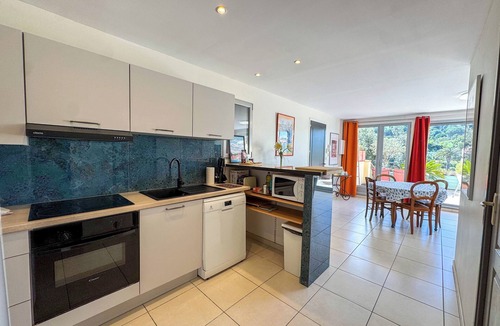 Collioure Apartment | CEZANNE: quiet, beautiful view at 250m from beaches and shops. Wireless.