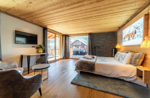 Meribel Ski Chalet | CHALET DE LUXE in MERIBEL, 18 pers - swimming pool - services included