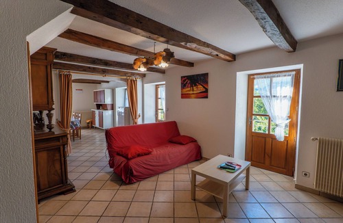 Sainte-Eulalie-d'Olt House | CHARACTER HOUSE AT THE EDGE OF THE LAKE