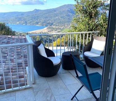 Viggianello Apartment | Charmant appartement 3 étoiles entièrement rénové "U Nidu" vue sur le Golfe de Valinco à Viggianello près de Propriano