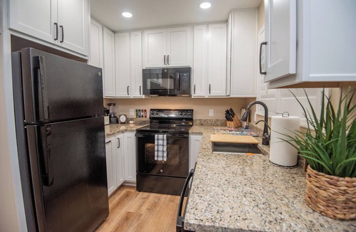 Yuma Apartment | Charming 1-Bedroom with AC, private yard, & full kitchen
