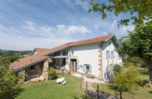 Saint-Pee-sur-Nivelle Apartment | Charming B&B and Gites a few minutes away from Saint-Jean-de-Luz and Biarritz