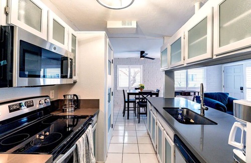Tucson Condo | Charming dog-friendly, 2BR/1BA w/Pool, Mountain Views – Low Summer Rates! 🏖️