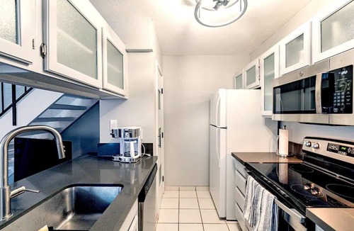 Tucson Condo | Charming dog-friendly, 2BR/1BA w/Pool, Mountain Views – Low Summer Rates! 🏖️