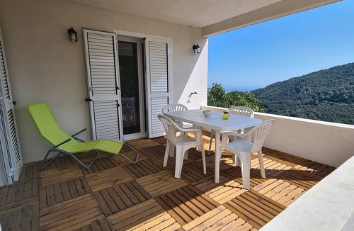 Poggio-di-Nazza House | Charming ground floor of a T2 village house overlooking the sea and scrubland