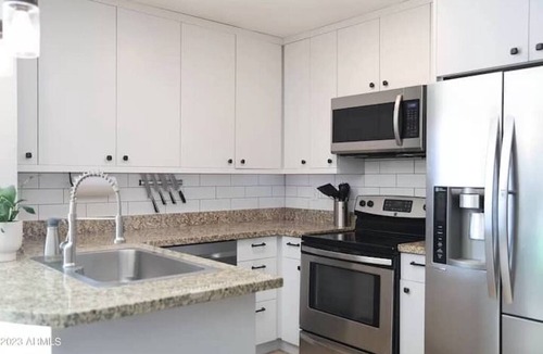Village Grove House | Citrus House