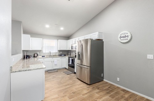 Maryvale House | comfy! Entire home-near Cardinals Stadium