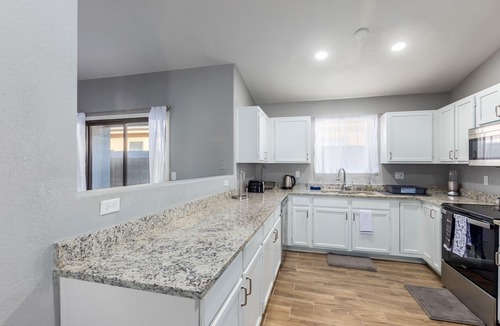 Maryvale House | comfy! Entire home-near Cardinals Stadium