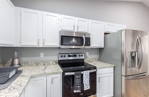 Maryvale House | comfy! Entire home-near Cardinals Stadium