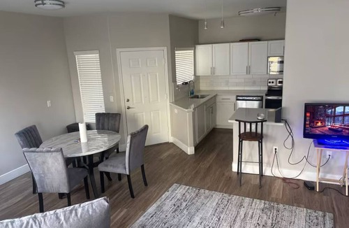 Tempe Apartment | Contemporary Tempe Retreat: Modern Elegance with Poolside Luxury