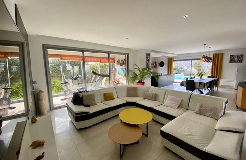 Perpignan Villa | Contemporary Villa with Private Pool and Air Conditioning 15min to Beaches