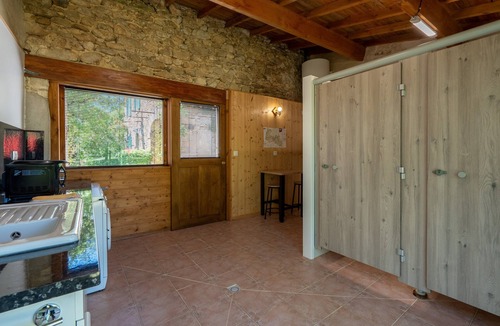 Grignan Cottage | Cottage 'La Roulotte Authentique' with Private Terrace, Private Garden and Wi-Fi