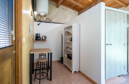 Grignan Cottage | Cottage 'La Roulotte Authentique' with Private Terrace, Private Garden and Wi-Fi