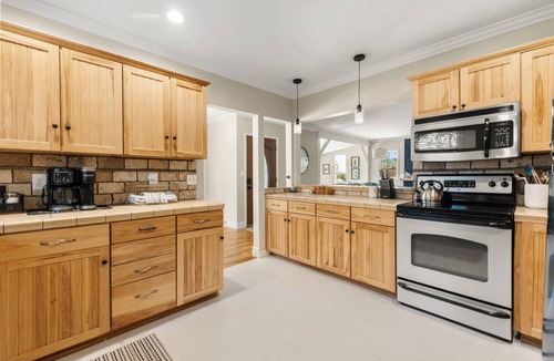 Prescott Cottage | Cottage on Park Ave! 1 mile to Whiskey Row. Whole house w/Casita, + park 5 cars