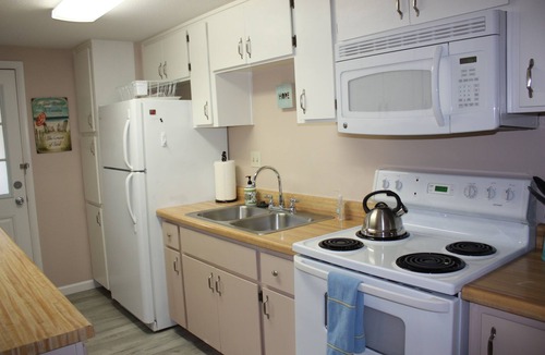 Prescott House | Cozy 1 Bedrm/1 Bth, Walk to Downtown, Pet Friendly, Fenced yard, Covered Patio