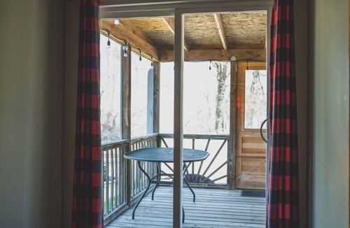 Backus Cabin | Cozy 1BR Lakefront Cabin w/Private Launch & Dock
