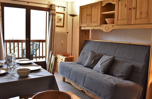 Meribel Apartment | Cozy 2-Room Apt for 4, 100m from Slopes, Balcony, Pet-Friendly, WiFi - Méribel