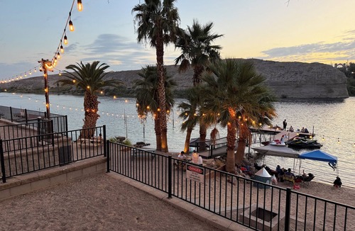 Bullhead City House | Cozy RiverFront Lookout