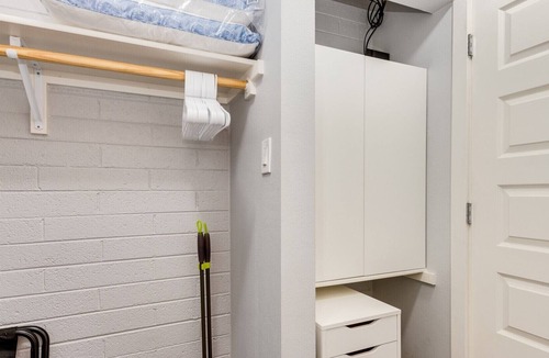 Sunset Apartment | Cozy Studio in Tempe near Airport | Bluu Door | Tortoise