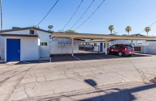 Sunset Apartment | Cozy Studio in Tempe near Airport | Bluu Door | Tortoise