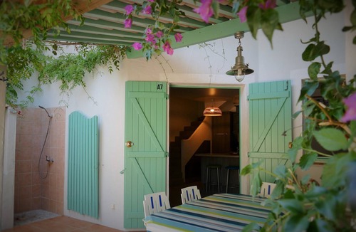 Lecci House | Cozy villa 🌞, air-conditioned, 5' walk to San Ciprianu beach 🌊