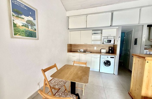 Santa Giulia Apartment | Cozy Villa with Terrace, 200m from Santa-Giulia Beach, A/C, Private Parking
