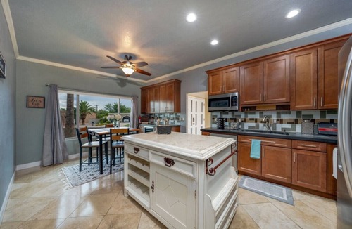 El G.H.E.K.O. House | Cul-de-Sac/Quiet/3 BR 2 BA/Fenced with Pool
