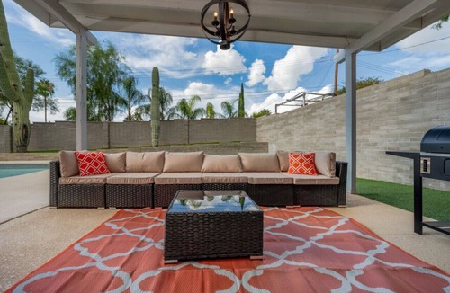 El G.H.E.K.O. House | Cul-de-Sac/Quiet/3 BR 2 BA/Fenced with Pool