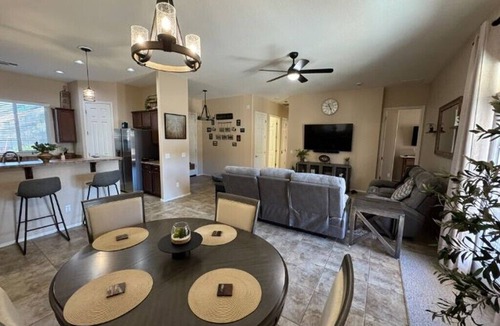 Granville House | Cute & Comfortable 3BR Getaway for Relaxed Stays