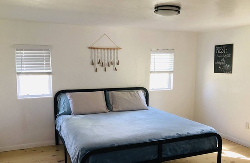 Tyrone House | Cute house in Quiet Neighborhood! Lots of outdoor space!