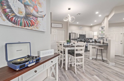 North Mountain Condo | Desert retreat, 3 pools, free parking, PAC MAN, Pickleball, Basketball, Internet