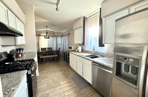 Tucson House | Desert Rose is a spacious 3 bedroom 2 bath house close to downtown