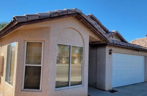 Tucson House | Desert Rose is a spacious 3 bedroom 2 bath house close to downtown